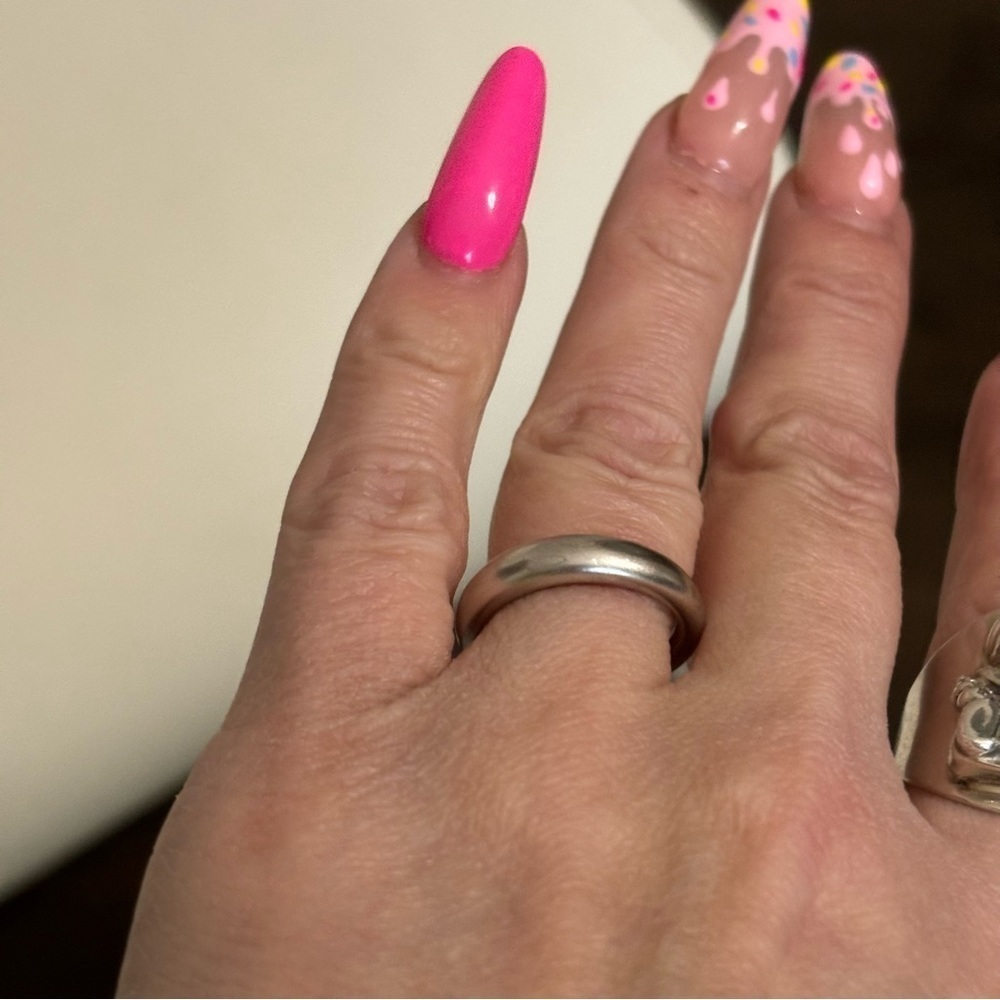 Kendra Scot matte silver tone ring size 7
